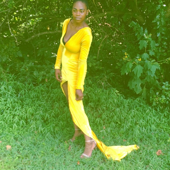 Yellow velvet gown - Picture 6 of 8